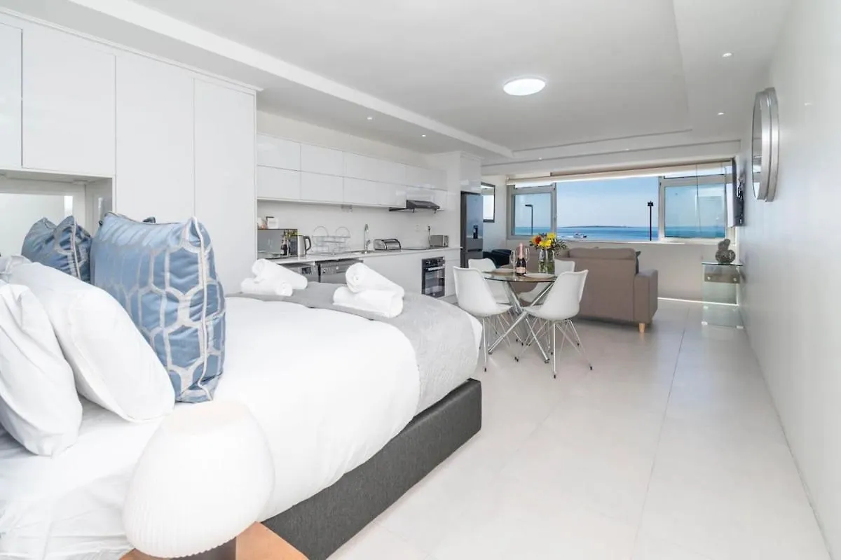 Awe-Inspiring Ocean-Views Apt No Load-Shedding Cape Town