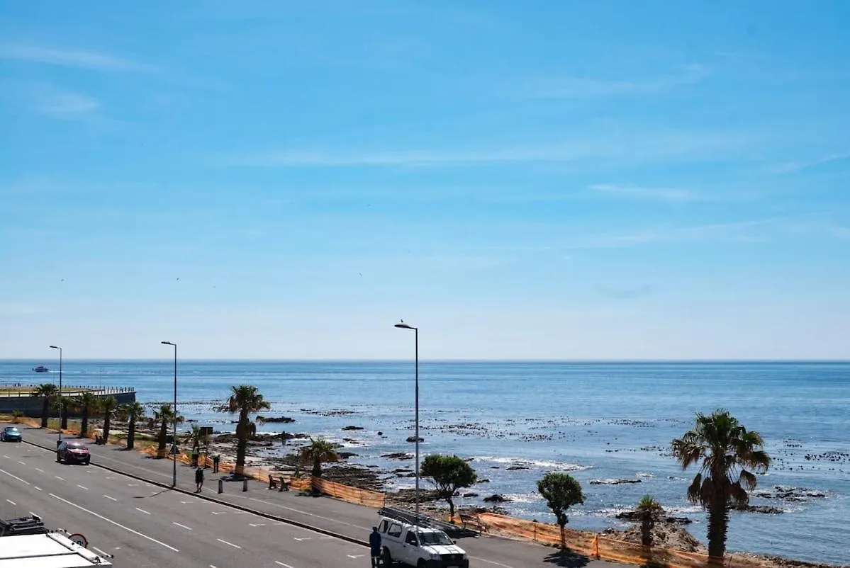 Awe-Inspiring Ocean-Views Apt No Load-Shedding Cape Town South Africa