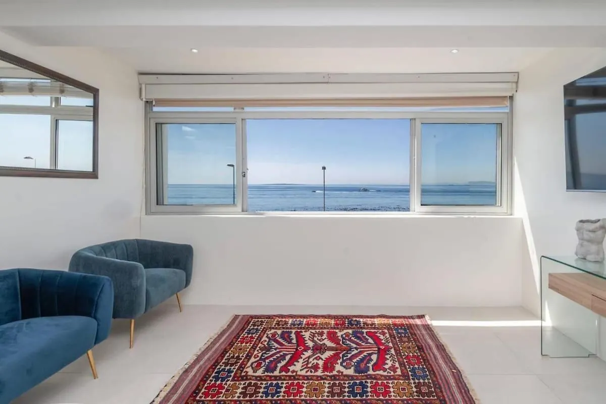 Awe-Inspiring Ocean-Views Apt No Load-Shedding Cape Town Apartment